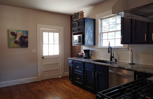 Laurel House | Hometown Hideaway Newly renovated Craftsman home 2 minutes to Laurel city center