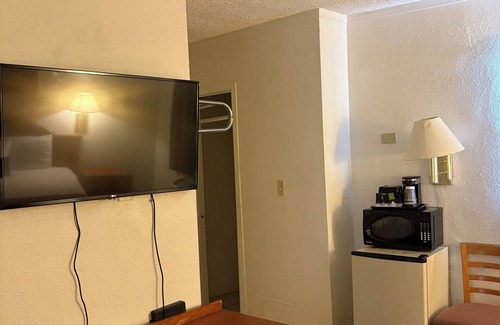 North Hills East Hotel | Hometown Inns North Hills