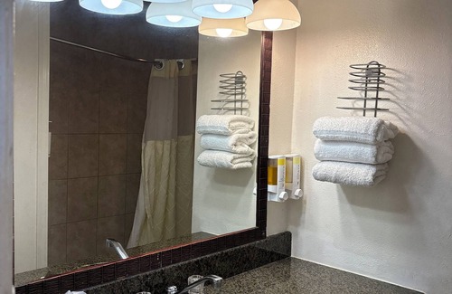 North Hills East Hotel | Hometown Inns North Hills