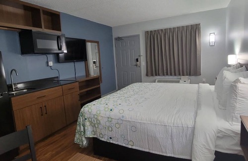 Egg Harbor Township Hotel | HomeTowne Studios By Red Roof Egg Harbor–Atlantic City Airport