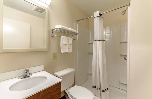 Lawrenceville Hotel | HomeTowne Studios by Red Roof Atlanta - Lawrenceville