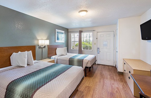 Lawrenceville Hotel | HomeTowne Studios by Red Roof Atlanta - Lawrenceville