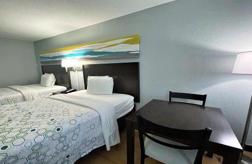 Augusta Hotel | HomeTowne Studios by Red Roof Augusta