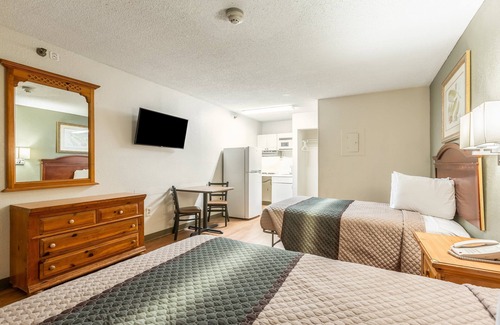 Norcross Hotel | HomeTowne Studios by Red Roof Atlanta NE - Norcross South