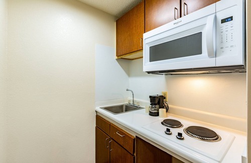 Norcross Hotel | HomeTowne Studios by Red Roof Atlanta NE - Downtown Norcross