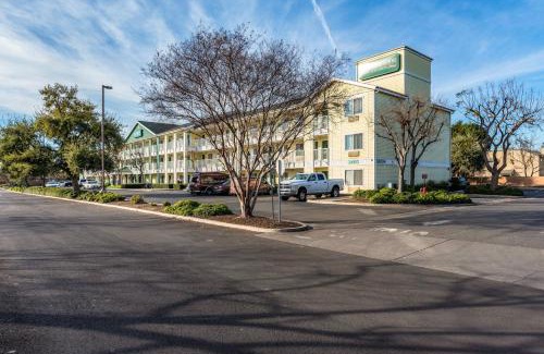 Fresno Hotel | HomeTowne Studios by Red Roof Fresno - West