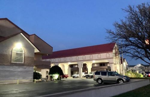 Amarillo Hotel | HomeTowne Studios by Red Roof Amarillo West