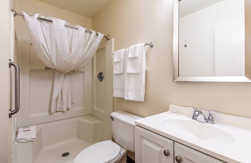 Jeffersontown Hotel | HomeTowne Studios by Red Roof Louisville
