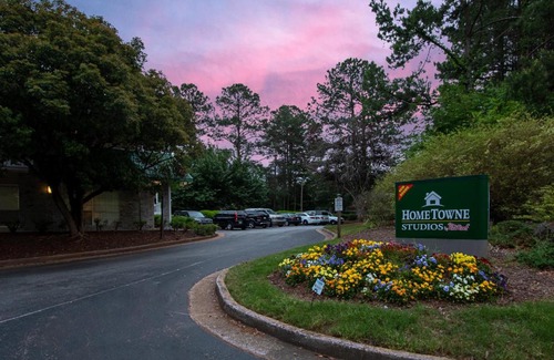 Lawrenceville Hotel | HomeTowne Studios by Red Roof Atlanta – Lawrenceville