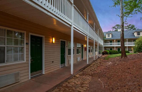 Lawrenceville Hotel | HomeTowne Studios by Red Roof Atlanta – Lawrenceville
