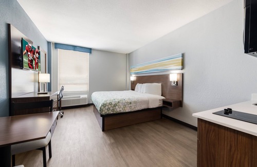 Newport News Hotel | HomeTowne Studios By Red Roof Newport News – Hampton West