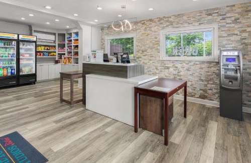 Charlotte Hotel | HomeTowne Studios & Suites by Red Roof Charlotte - Ballantyne