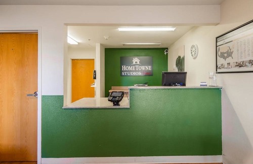 Aurora Hotel | HomeTowne Studios by Red Roof Denver - Airport/Aurora