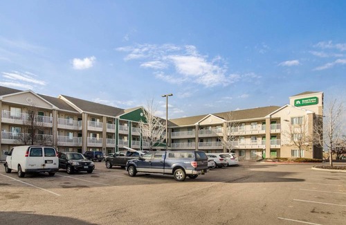 Aurora Hotel | HomeTowne Studios by Red Roof Denver - Airport/Aurora