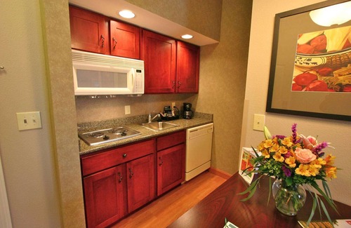 Bloomington Hotel | Homewood Suites by Hilton Bloomington