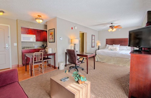 Bloomington Hotel | Homewood Suites by Hilton Bloomington