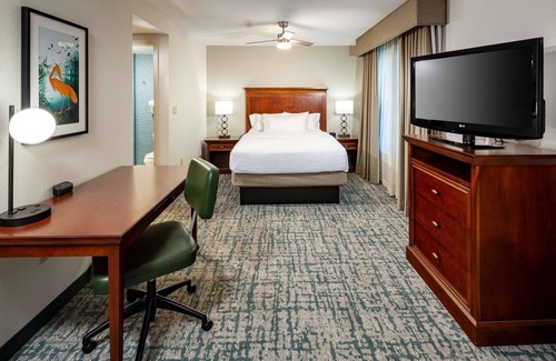 Gainesville Hotel | Homewood Suites by Hilton Gainesville
