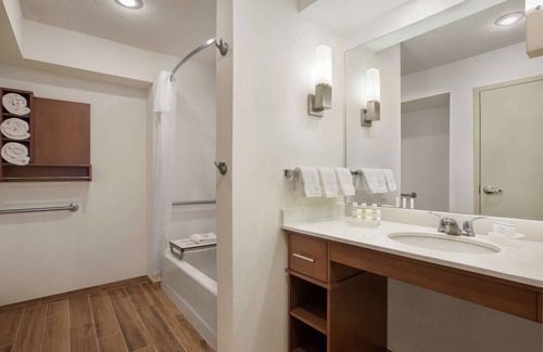 Waldron Hotel | Homewood Suites by Hilton Kansas City-Airport