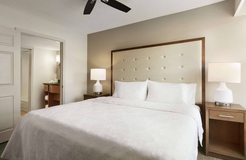 Waldron Hotel | Homewood Suites by Hilton Kansas City-Airport