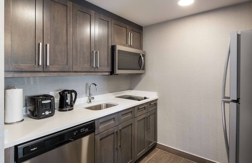 Ottawa Division Hotel | Homewood Suites By Hilton Ottawa Airport
