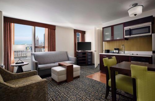 Streeterville Hotel | Homewood Suites by Hilton Chicago Downtown - Magnificent Mile