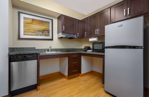 Newark Hotel | Homewood Suites by Hilton Newark-Fremont