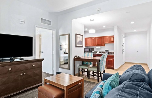 Fort Lauderdale Hotel | Homewood Suites by Hilton Ft. Lauderdale Airport-Cruise Port