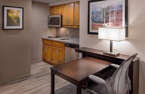 Maryland Heights Hotel | Homewood Suites by Hilton St. Louis Westport