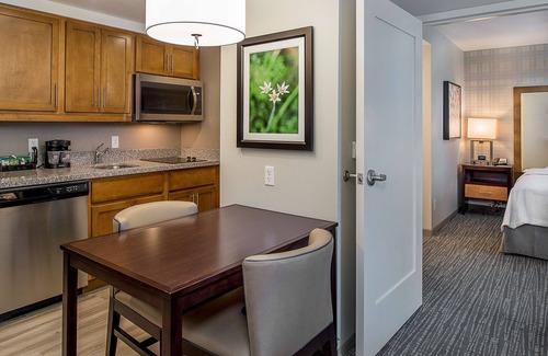 Maryland Heights Hotel | Homewood Suites by Hilton St. Louis Westport
