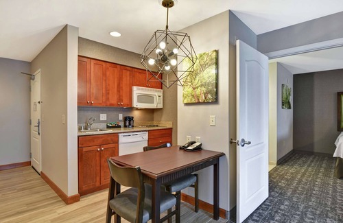 Reno/Tahoe Airport Hotel | Homewood Suites Reno