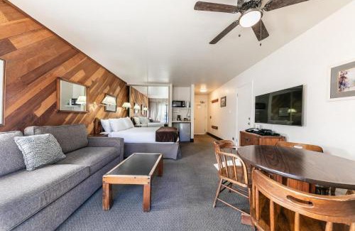 Truckee House | Homey 1st Floor Studio #135 at Donner Lake Village