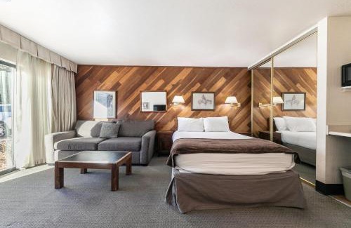 Truckee House | Homey 1st Floor Studio #135 at Donner Lake Village