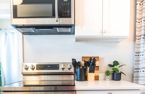 Lakeshore South House | Homey 3 Bedroom in Murray Hill