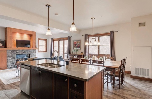 Versant Soleil Apartment | Homey 3BR Versant Soleil | Ski in/out | Pool & Spa