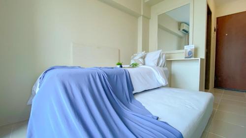 Kayu Putih Apartment | Homey and Best Place Studio Tifolia Apartment By Travelio