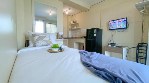 Kayu Putih Apartment | Homey and Best Place Studio Tifolia Apartment By Travelio