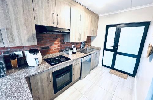 Port Elizabeth Apartment | Homey Apartment near Walmer