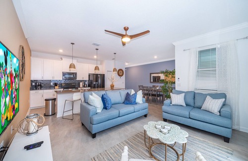 Kissimmee Ski Chalet | Homey Townhouse 4Bed/3Bath/Pool/5Min Disney
