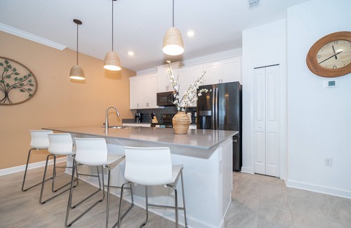 Kissimmee Ski Chalet | Homey Townhouse 4Bed/3Bath/Pool/5Min Disney