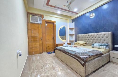 Vaishali Apartment | Homlee-4BHK Large Apt Near Vaishali Metro