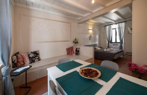 Brescia Antica Apartment | HOMO HOMINI LUPUS
