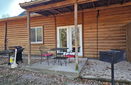 Eureka Springs Apartment | Honey Bear Haven Suite 4