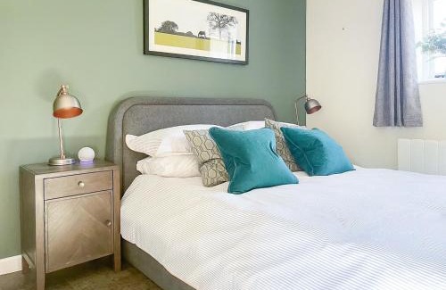 Newport House | Honey Bee Cottage