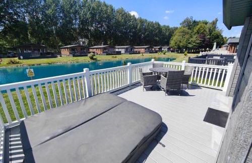 Allerthorpe House | Honey Bee Lodge With Hot Tub
