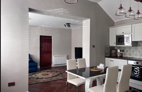 Frampton House | Honey Cottage