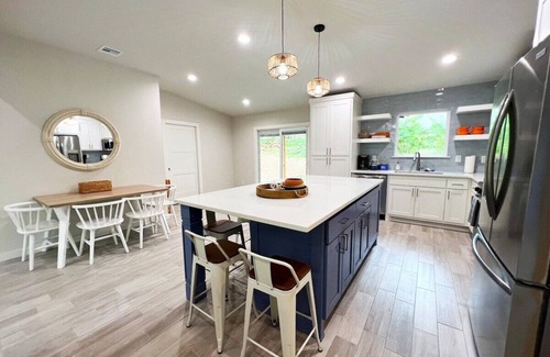 Grove House | Honey Creek Hideaway · Modern Home w/Huge Deck, 1/2 Acre, Close to Lake