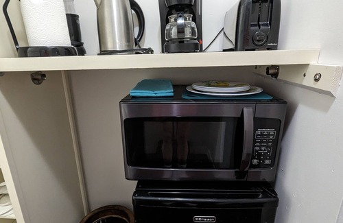 Port Saint Lucie Apartment | Honey - Room Cozy & Private Parking & Wi-Fi Free