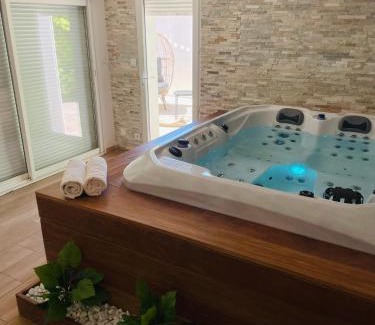 Vitrolles Bed & Breakfast | Honey Spa