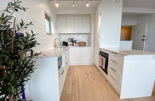 Scarborough Apartment | HoneyB - 2 bed Apt on the beach