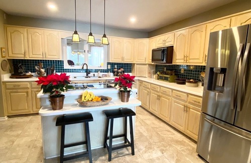 Tryon House | Honeybee Acres - 4 miles to TIEC